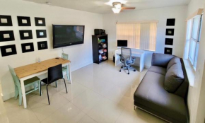 Charming, Cozy Near Trending Restaurant, Bars, Nightlife, & Museums